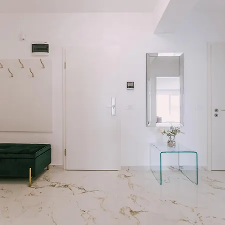 Golden Reverie Apartment