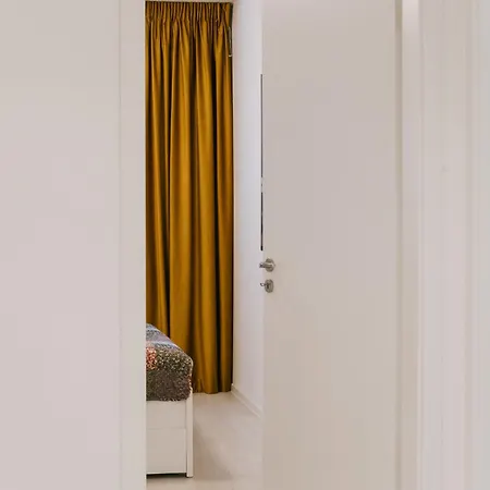 Apartment Golden Reverie *