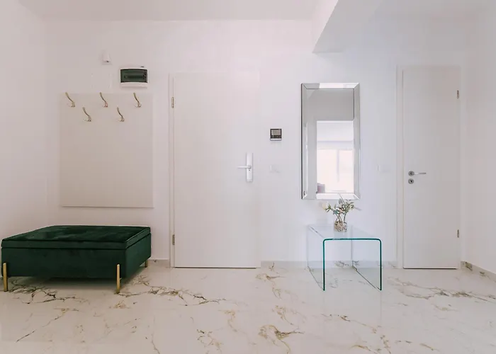 Bohemian Style In New Neighbourhood Coresi Apartamento